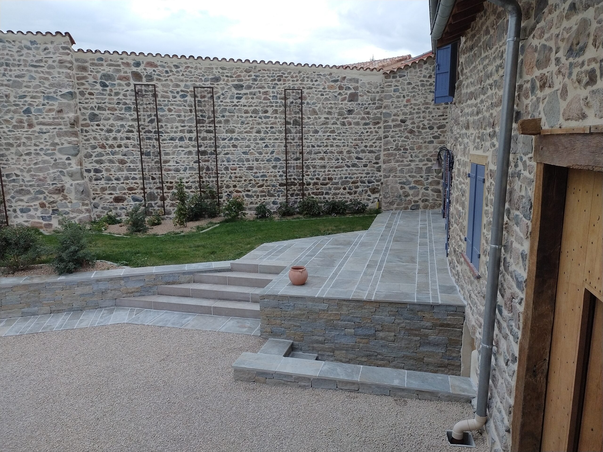 paysagiste roanne - paysagiste loire - entretien exterieur roanne - entretien jardins - architecte paysagiste france - paysagiste renaison