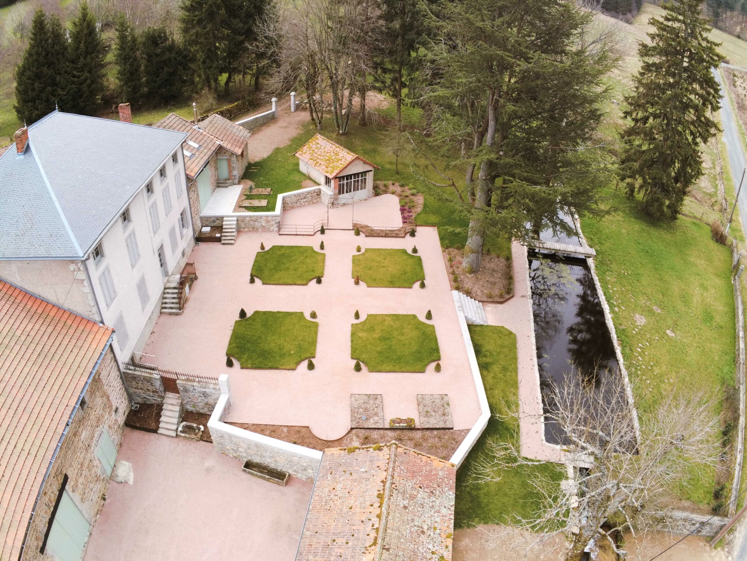 paysagiste roanne - paysagiste loire - entretien exterieur roanne - entretien jardins - architecte paysagiste roanne - paysagiste renaison