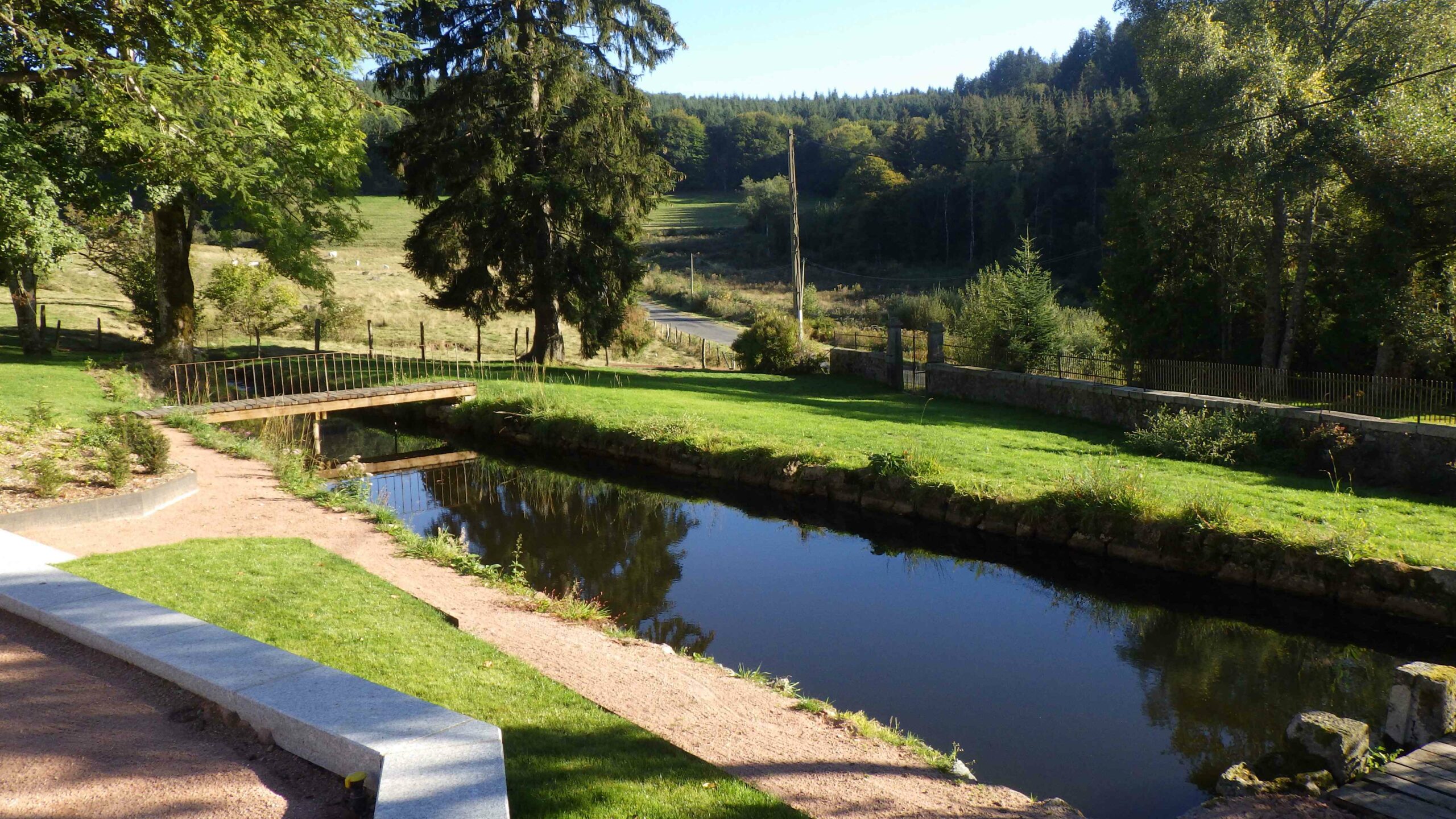 paysagiste roanne - paysagiste loire - entretien exterieur roanne - entretien jardins - architecte paysagiste roanne - paysagiste renaison